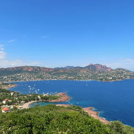 Apartment Cap Esterel : 2 Pieces Rez De Jardin Mer - C4 279la Saint-Raphael (Var)